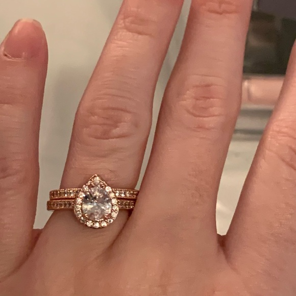 Rose Gold Diamond Pear Cut Ring Set - Picture 4 of 6